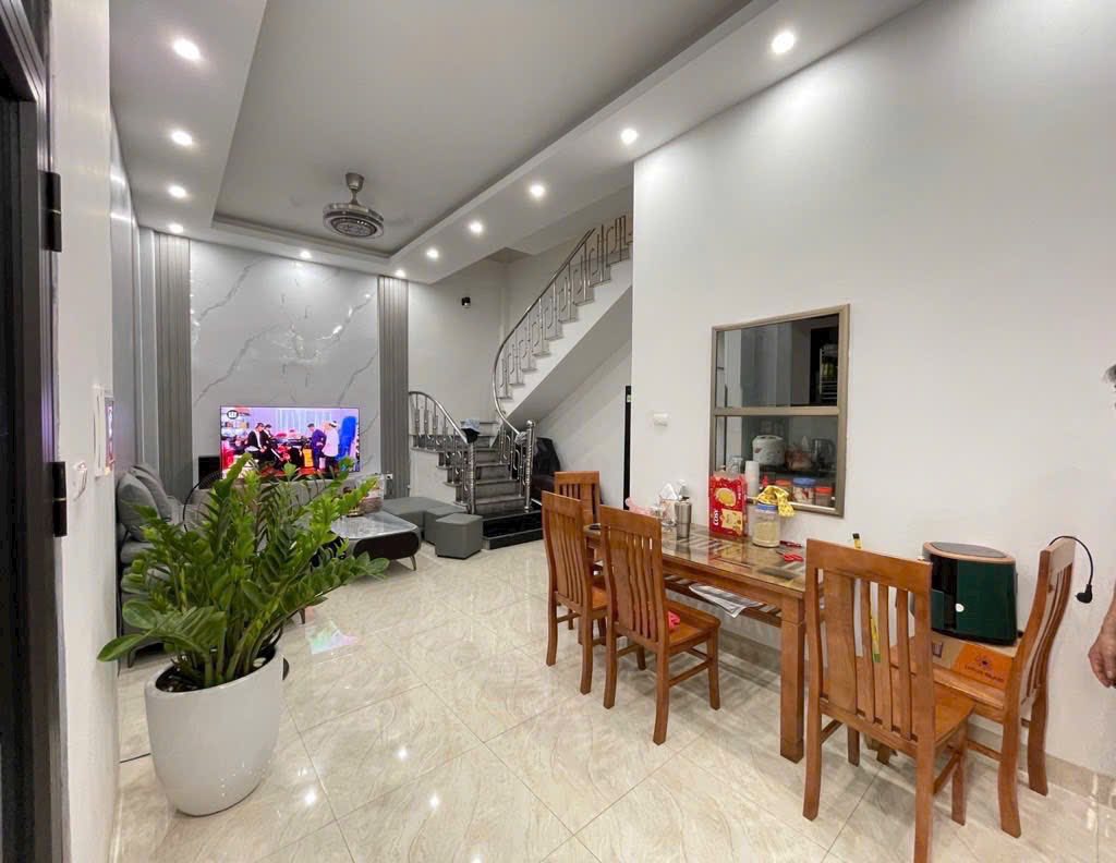 Bán nhà Hoàng Như Tiếp,Long Biên 3 tầng,50m,mt4m gần phố nhỉnh 7 tỷ - Ảnh 4
